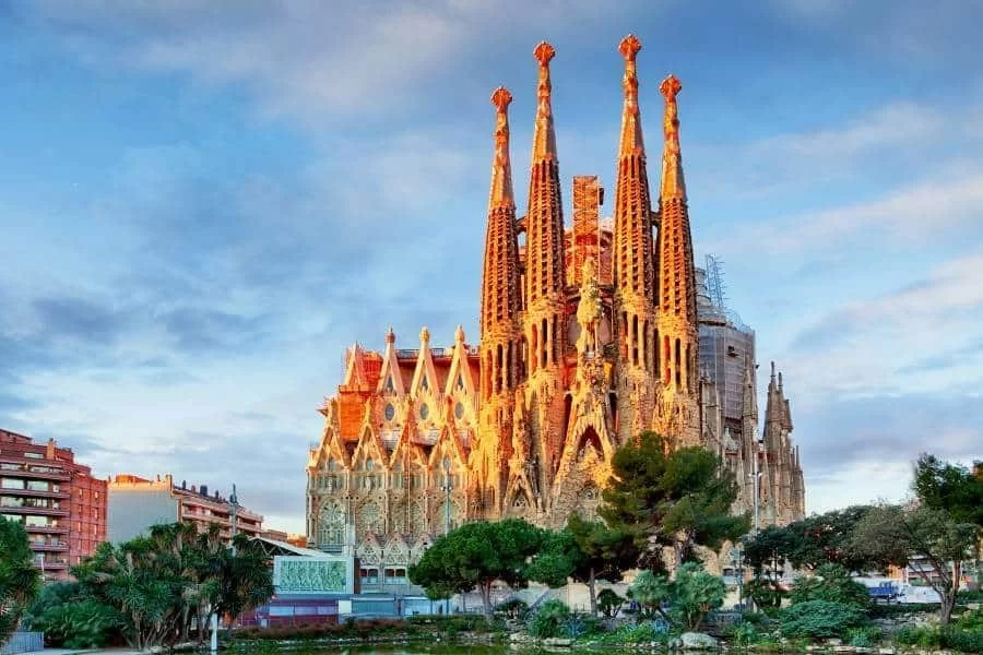 Must-See Landmarks in Europe for First-Time Visitors: Top Attractions You Can't Miss